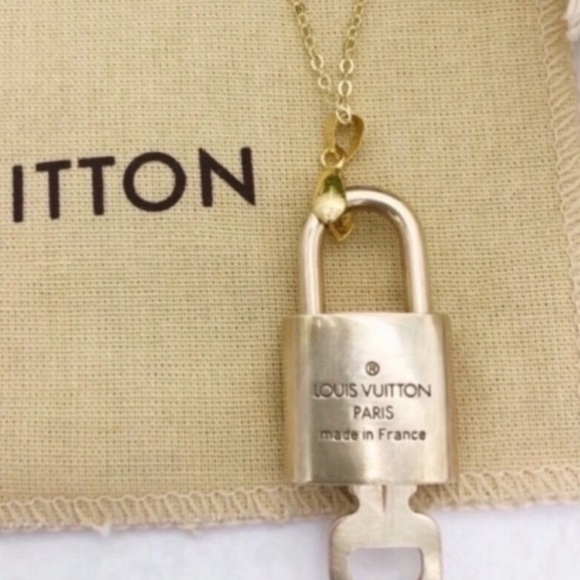 Louis Vuitton lock & key with gold necklace - Picture 5 of 9